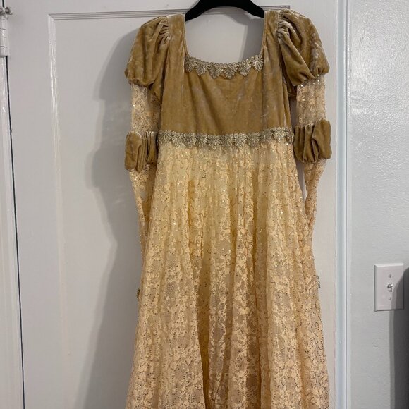 Dance Costumes - Picture 1 of 2